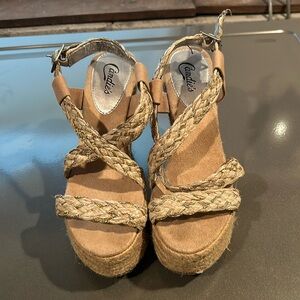 Candies sandal wedges. SZ:9 1/2.